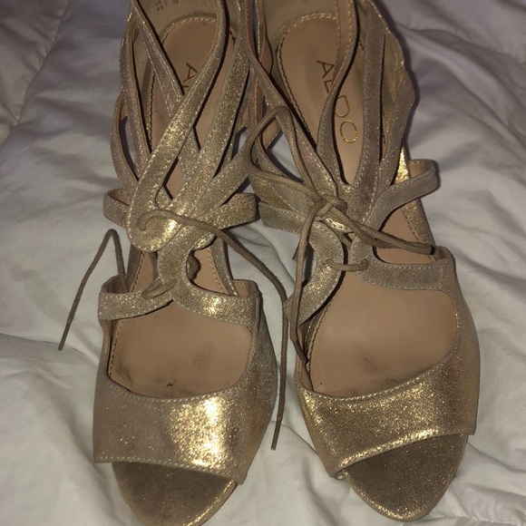 Gold heels - Picture 2 of 6